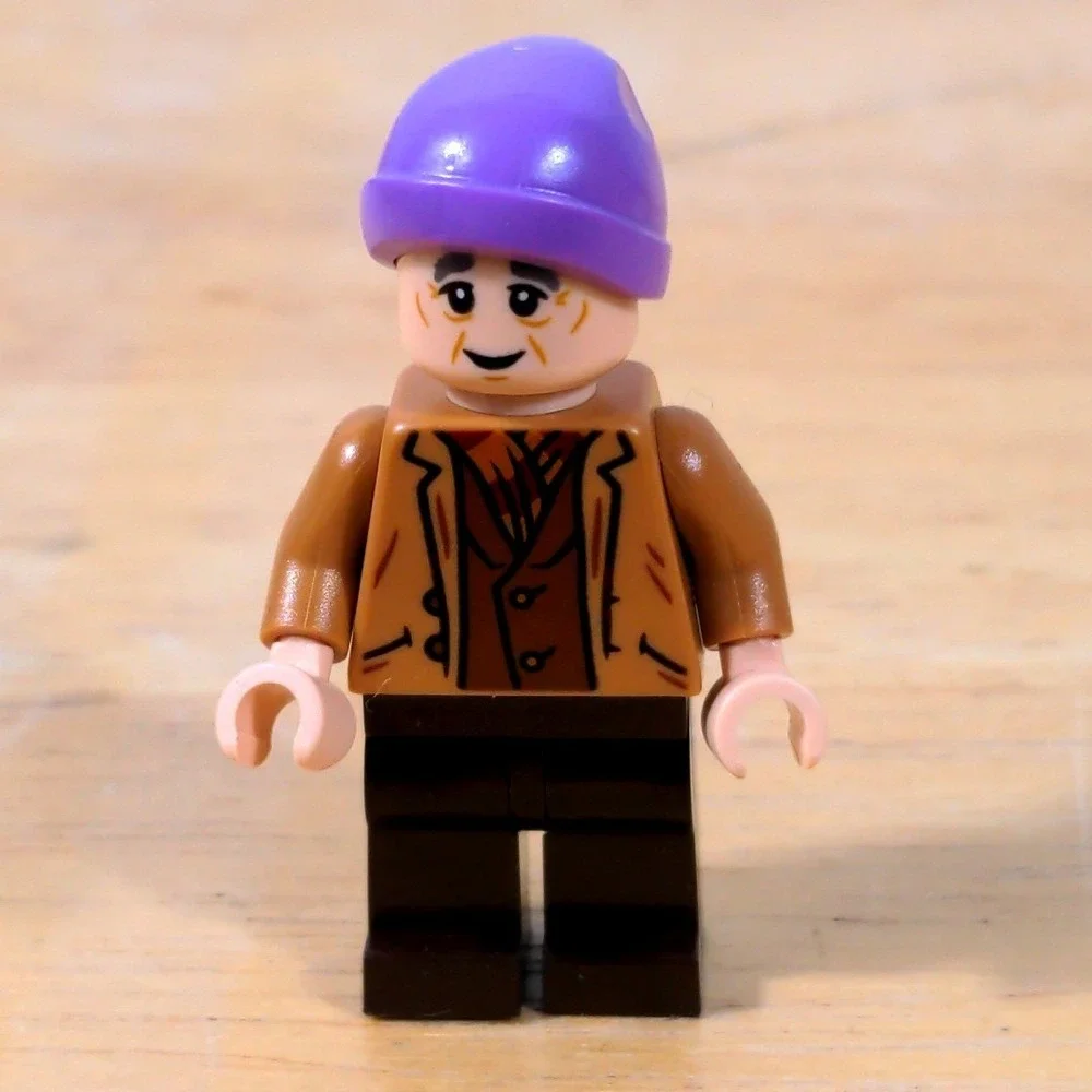 LEGO Minifigure Brown Jacket Purple Beanie City‎ Streetwear Y2K Excellent